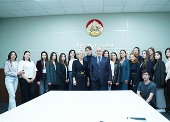 Вице-премьер Северо-Осетинского правительства Альбина Плаева встретилась с преподавателями и студентами СКГМИ