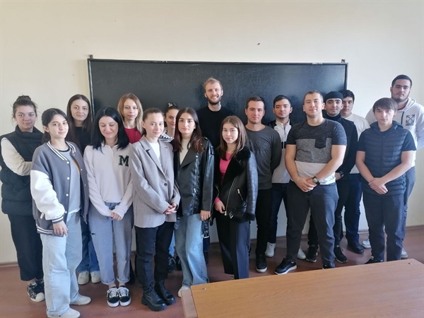 Профилактические беседы на патриотические темы со студентами первого курса юридического факультета