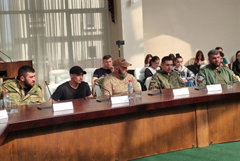 «В нас духа больше». Бойцы батальонов «Шторм. Осетия» и «Алания» встретились со студентами СКГМИ