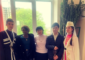 Иностранные студенты СКГМИ  посетили владикавказскую Школу-интернат
