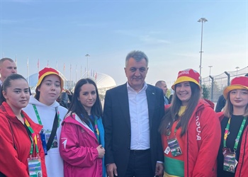 Сергей Меняйло поддержал молодежь Осетии