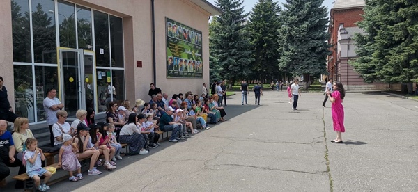 В СКГМИ на центральной площади университета прошли мероприятия, приуроченные к Дню защиты детей