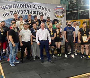 Студенты СКГМИ успешно выступили на соревнованиях по пауэрлифтингу