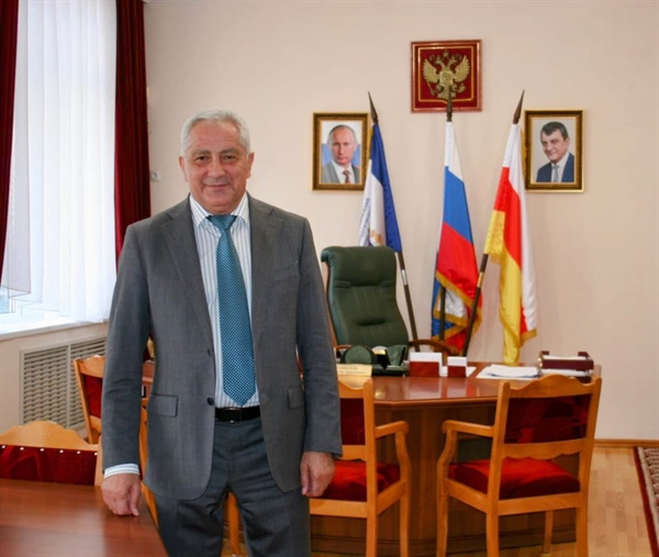 С Днем строителя!