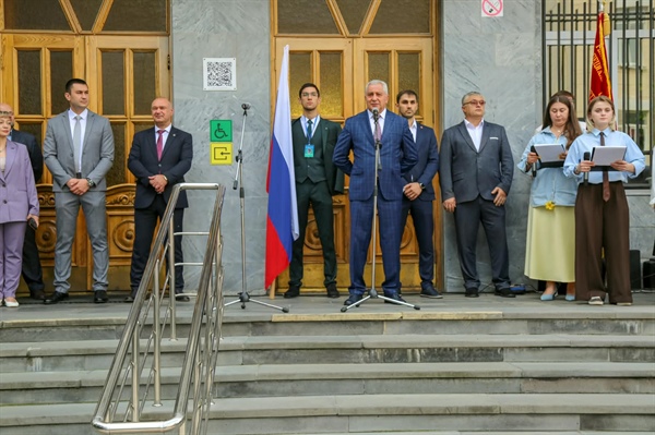 В СКГМИ прошла торжественная линейка для первокурсников