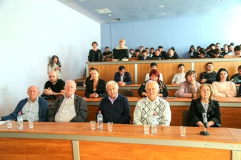 СВЕТ, КОТОРЫЙ ОНИ ЗАЖГЛИ: ОТ СТУДЕНЧЕСКОЙ СКАМЬИ - К ВЕРШИНАМ ЭНЕРГЕТИКИ