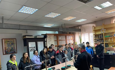 В СКГМИ состоялась ознакомительная экскурсия для учащихся школ Владикавказа и с. Дзуарикау