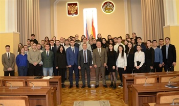 Студенты СКГМИ (ГТУ) посетили Парламент республики