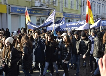 Руководство и студенты СКГМИ(ГТУ) приняли участие в массовом шествии, посвященном празднованию Дня народного единства. 